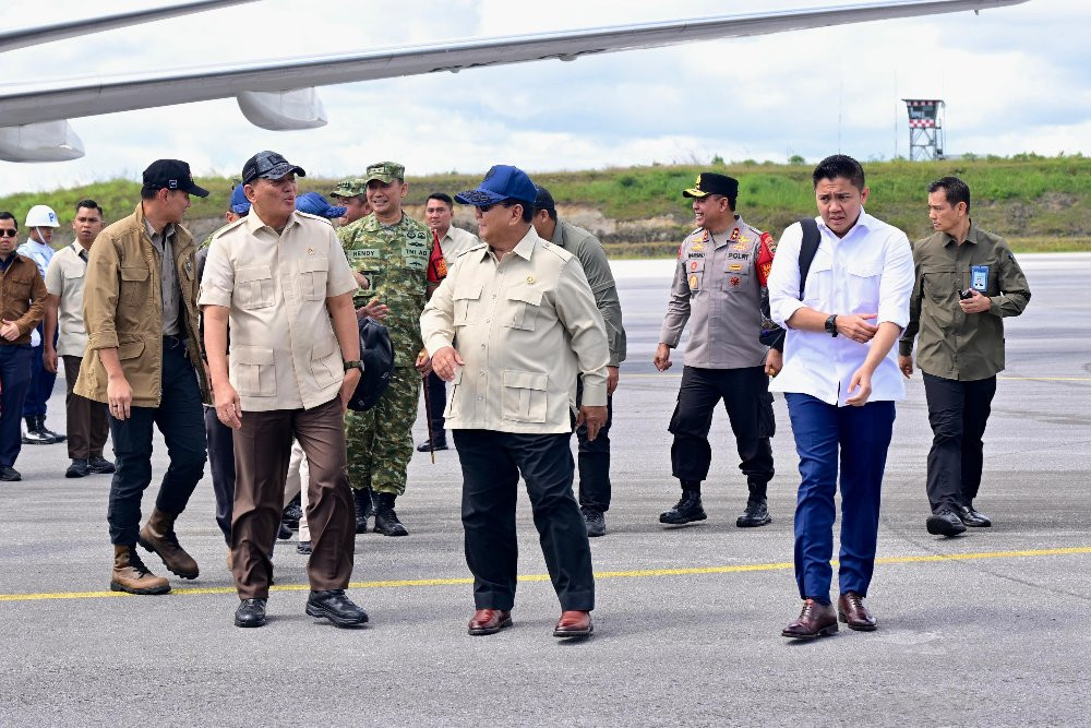 Jelang Tutup Tahun, Prabowo Kembali ke Sumatra Cek Pembangunan Jembatan Bailey Presiden Prabowo Subianto kembali bertolak ke Sumatra untuk meninjau wilayah terdampak bencana banjir di Pulau Sumatra pada Rabu (31/12/2025). Dok BPMI Setpres