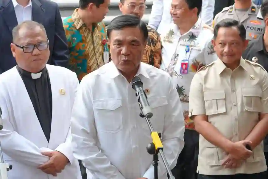 Mendagri Bersama Sejumlah Menteri Pantau Kesiapan Ibadah Malam Natal 2025 di Jakarta