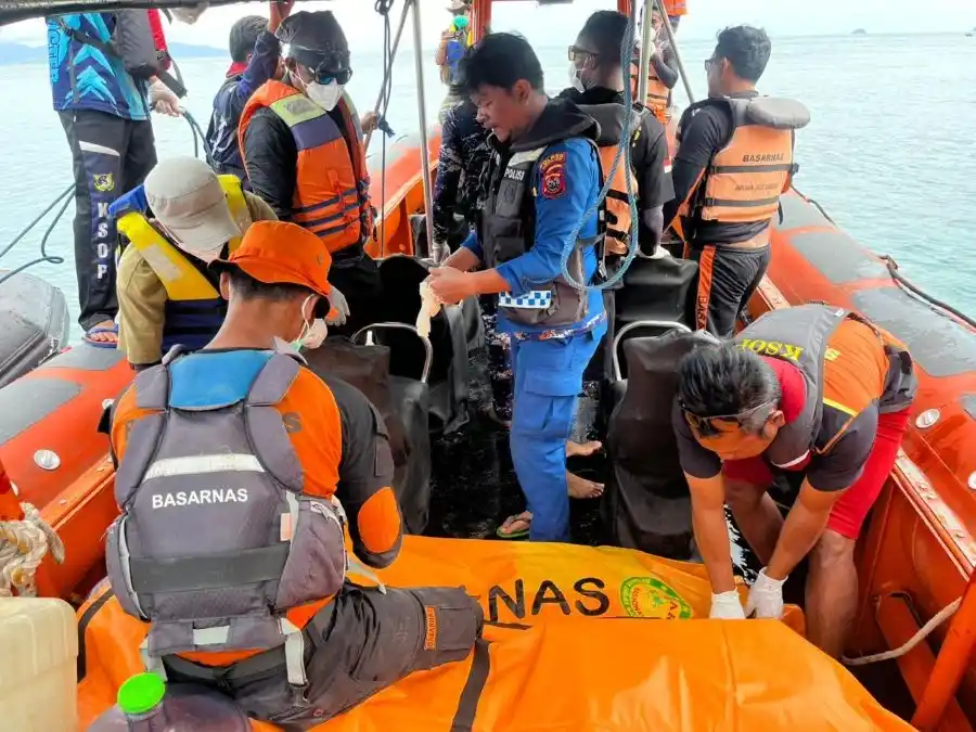 Satu Jenazah Kembali Ditemukan di Bangkai KM Putri Sakinah di Perairan Komodo