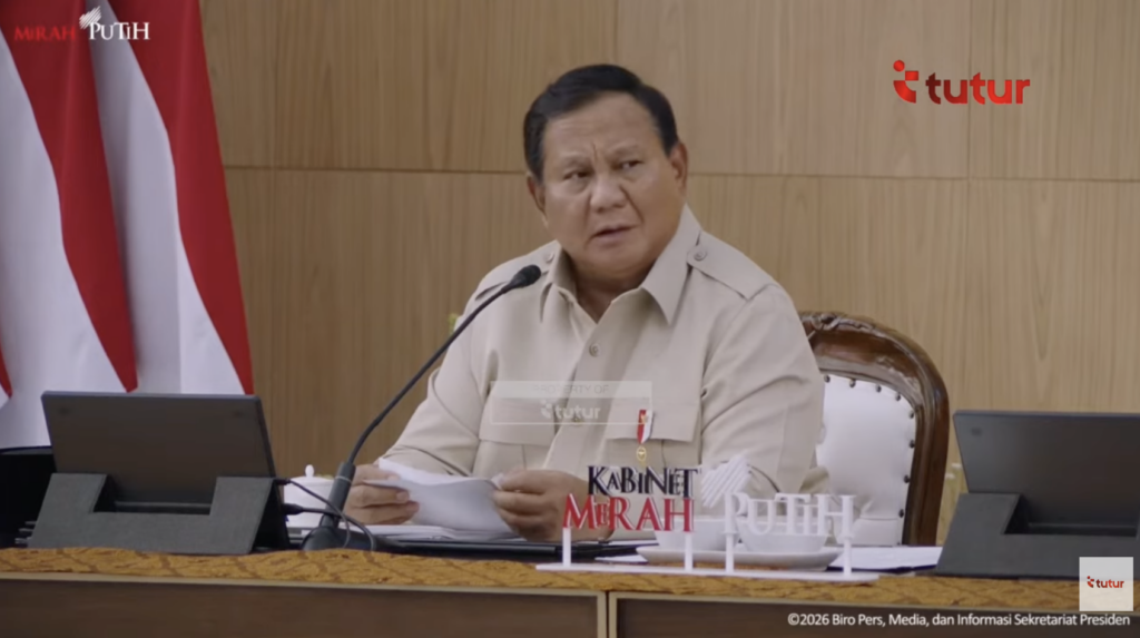 Presiden Prabowo Beri Taklimat Awal Tahun kepada Kabinet Merah Putih Presiden Prabowo Subianto saat Taklimat Awal Tahun di Hambalang, Selasa (6/1/2026). Foto: YouTube/ Sekretariat Presiden