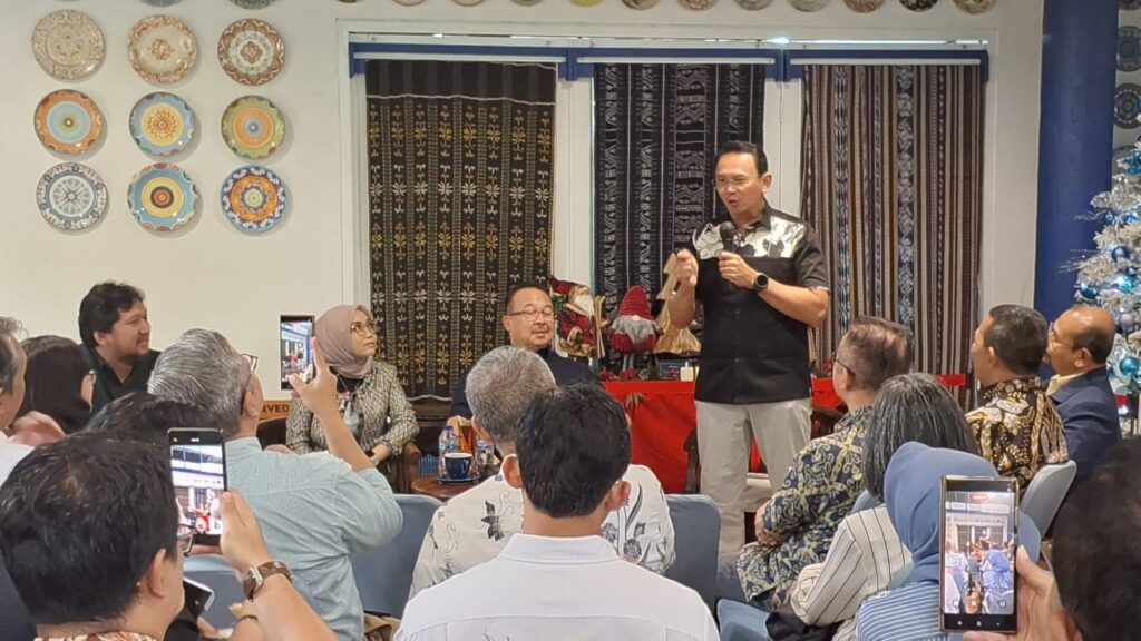 Ahok: Emang Kalau Kepala Daerah Dipilih DPRD Nggak Nyogok Mantan Gubernur DKI Jakarta Basuki Tjahja Purnama alias Ahok menolak pemilihan kepala daerah (pilkada) lewat DPRD. (Foto: Adi P - Tutur)