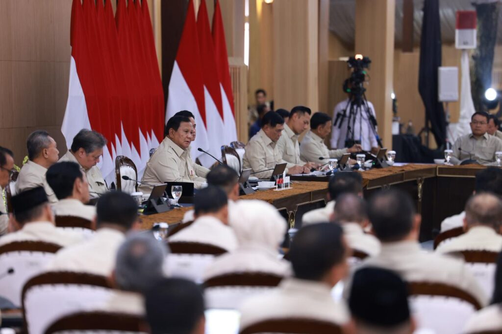 Prabowo: 55 Juta Warga RI Sudah Terima MBG Dalam Setahun, Lampaui Brasil Presiden Prabowo Subianto saat Taklimat Awal Tahun di Hambalang, Selasa (6/1/2026). Foto: Sekretariat Presiden